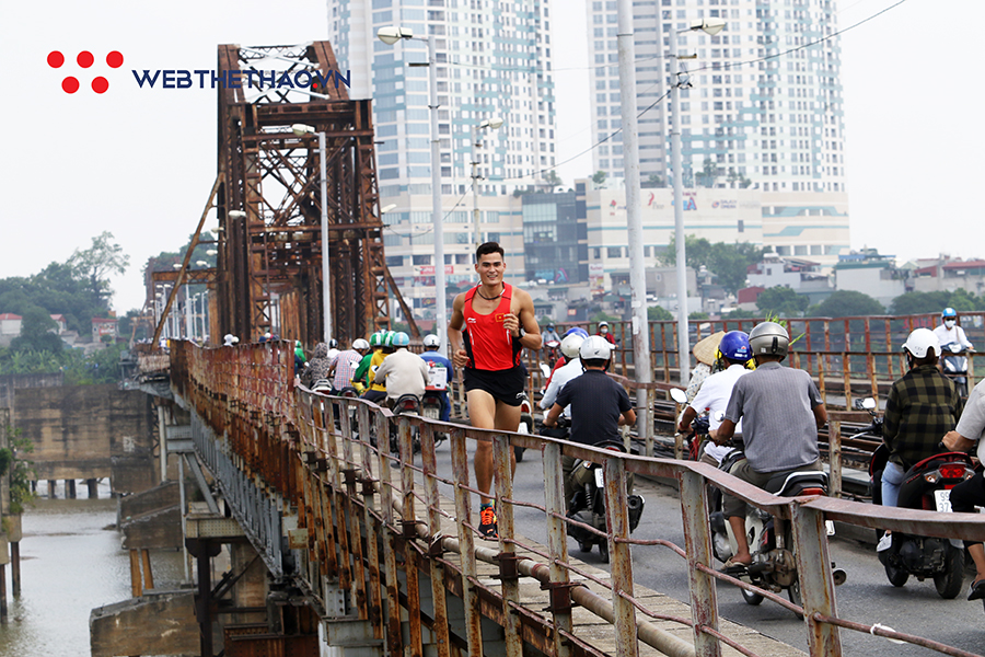 Ngắm cung đường đẹp lạ của VPBank Hanoi Marathon 2019 với soái ca Quách Công Lịch